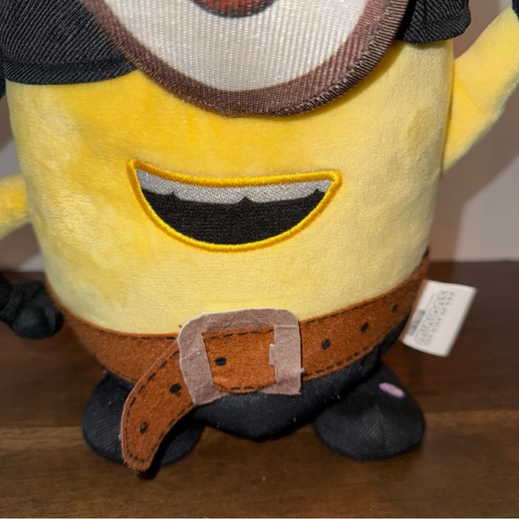 Halloween Minions 12 Eye Matie The Rise of Gru Pirate Animated Talks & Dances - Picture 3 of 7